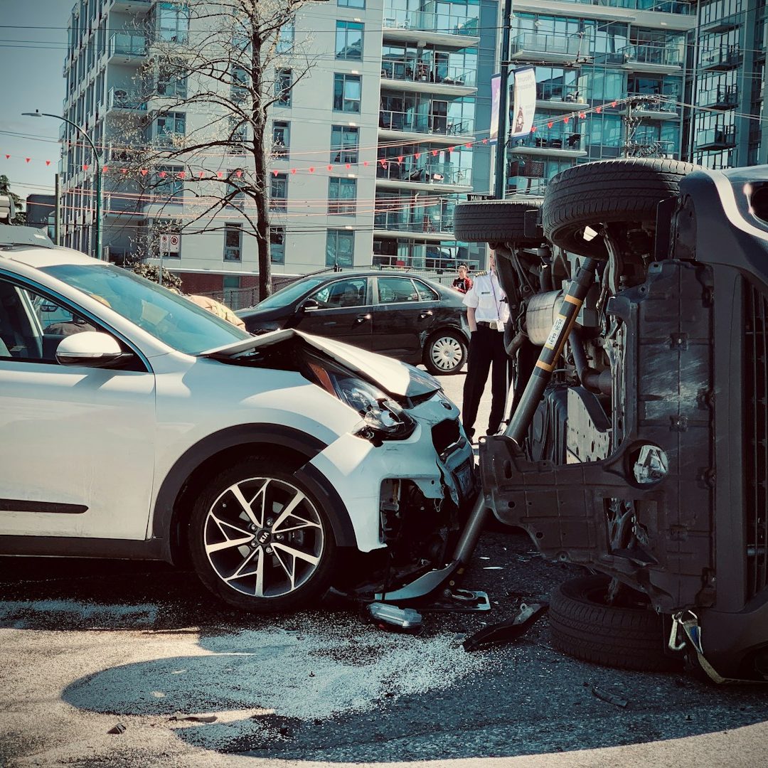 Mobiler Kfz-Sachverständiger bei der Fahrzeugbegutachtung